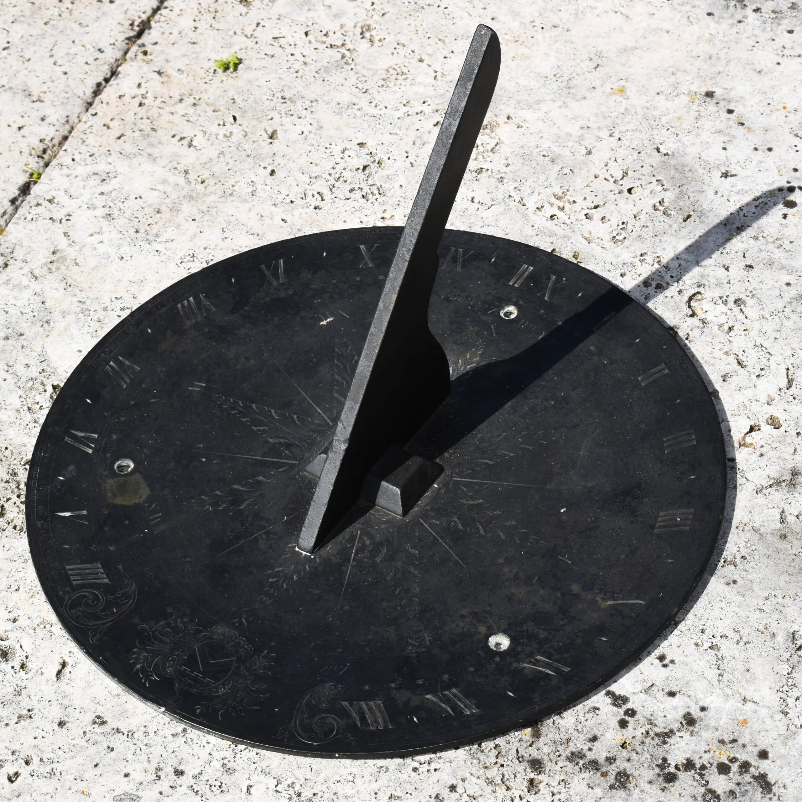 A Fine Twelve Inch Bronze Horizontal Pedestal Sun-Dial By John Cuff (3)