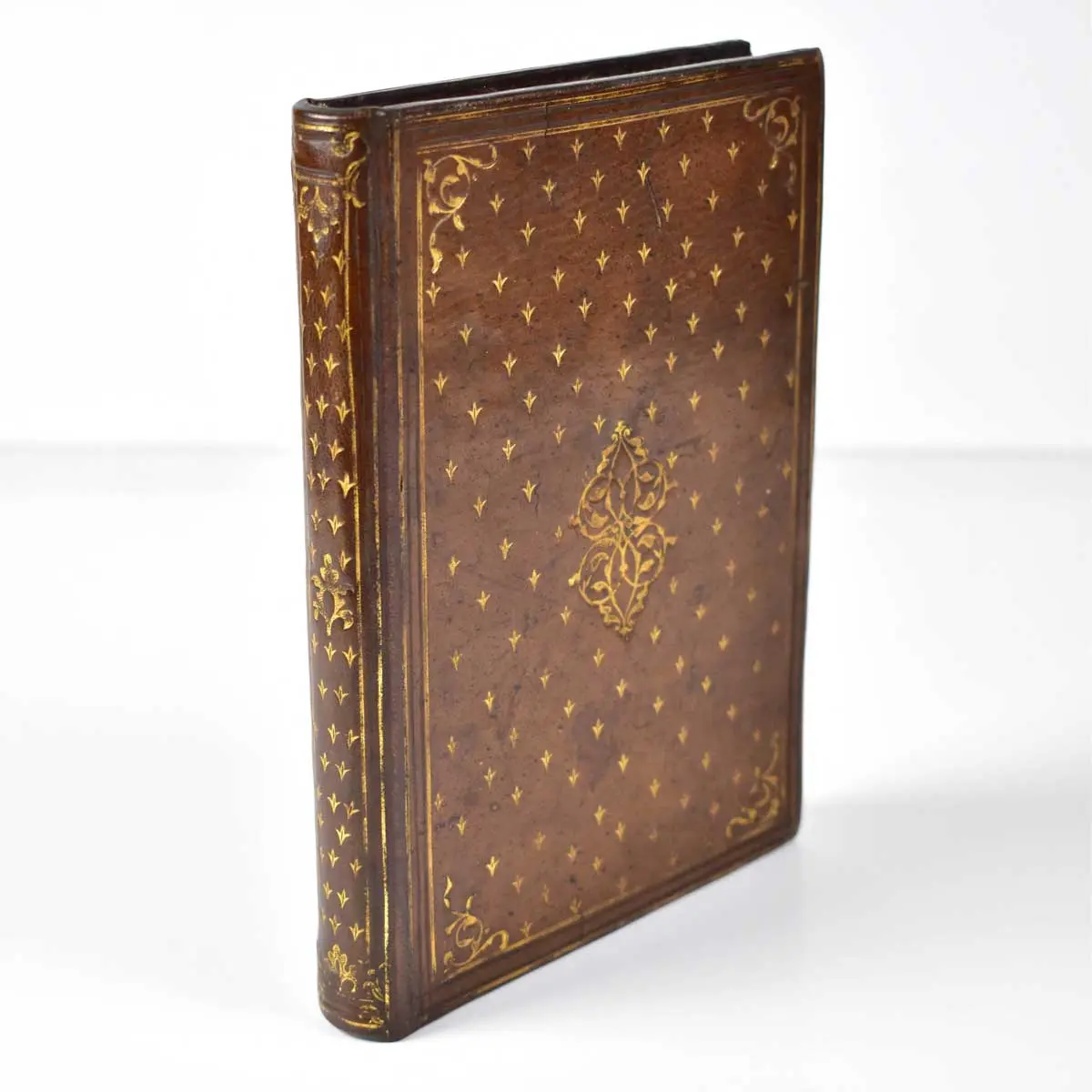 The First Booke of the Historie of the Discoverie and Conquest of the East Indias, Enterprised by the Portingales, in their Daungerous Navigations...