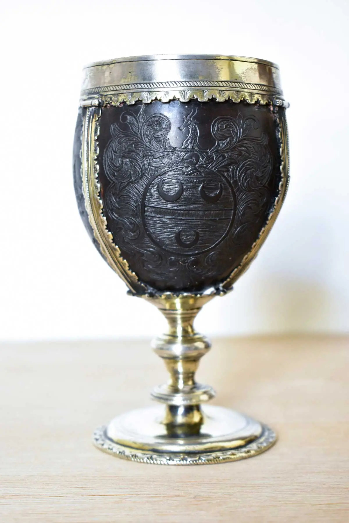 AN EARLY 18TH CENTURY COCONUT CHALICE MOUNTED IN 17TH CENTURY ‘PIRATE’ SILVER (3)