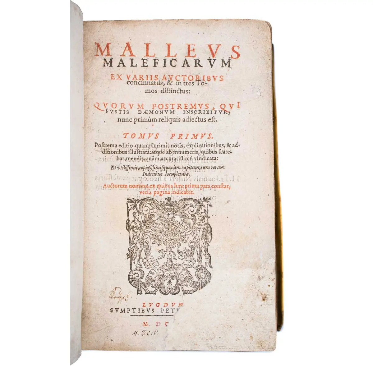 Malleus maleficarum ex variis auctoribus concinnatus, & in tres Tomos distinctus: Quorum Postremus, qui Fustis Dæmonum Inscribitur, nunc primum reliquis adiectus est.